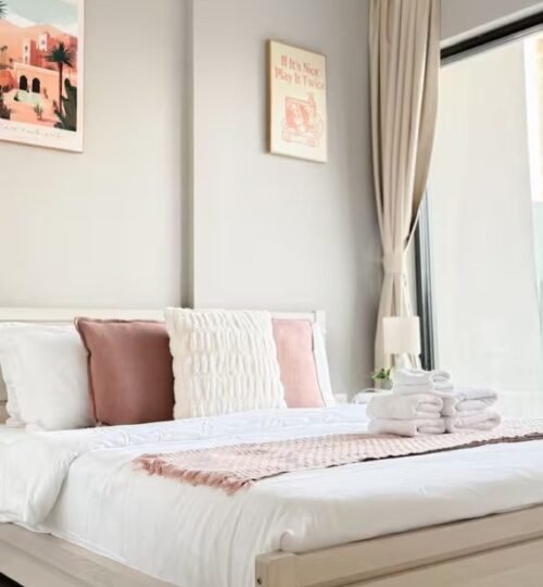 Prime Location| High Floor|Luxury Furnished 1BR |